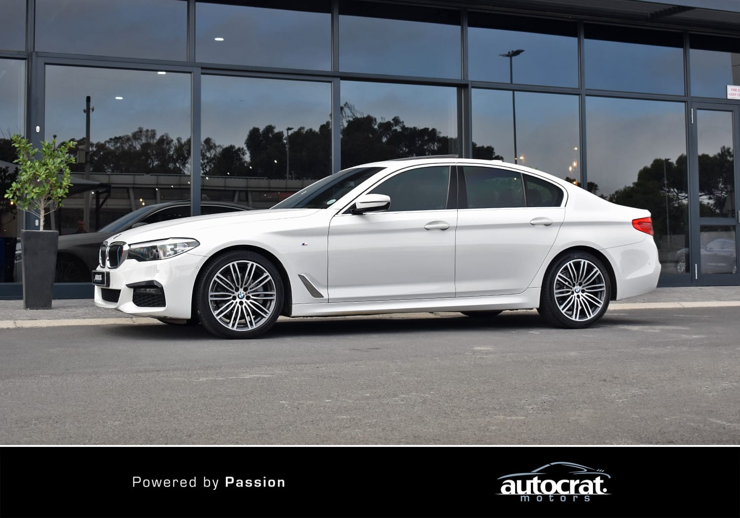 2019 BMW 5 Series 520d M Sport — photo 2