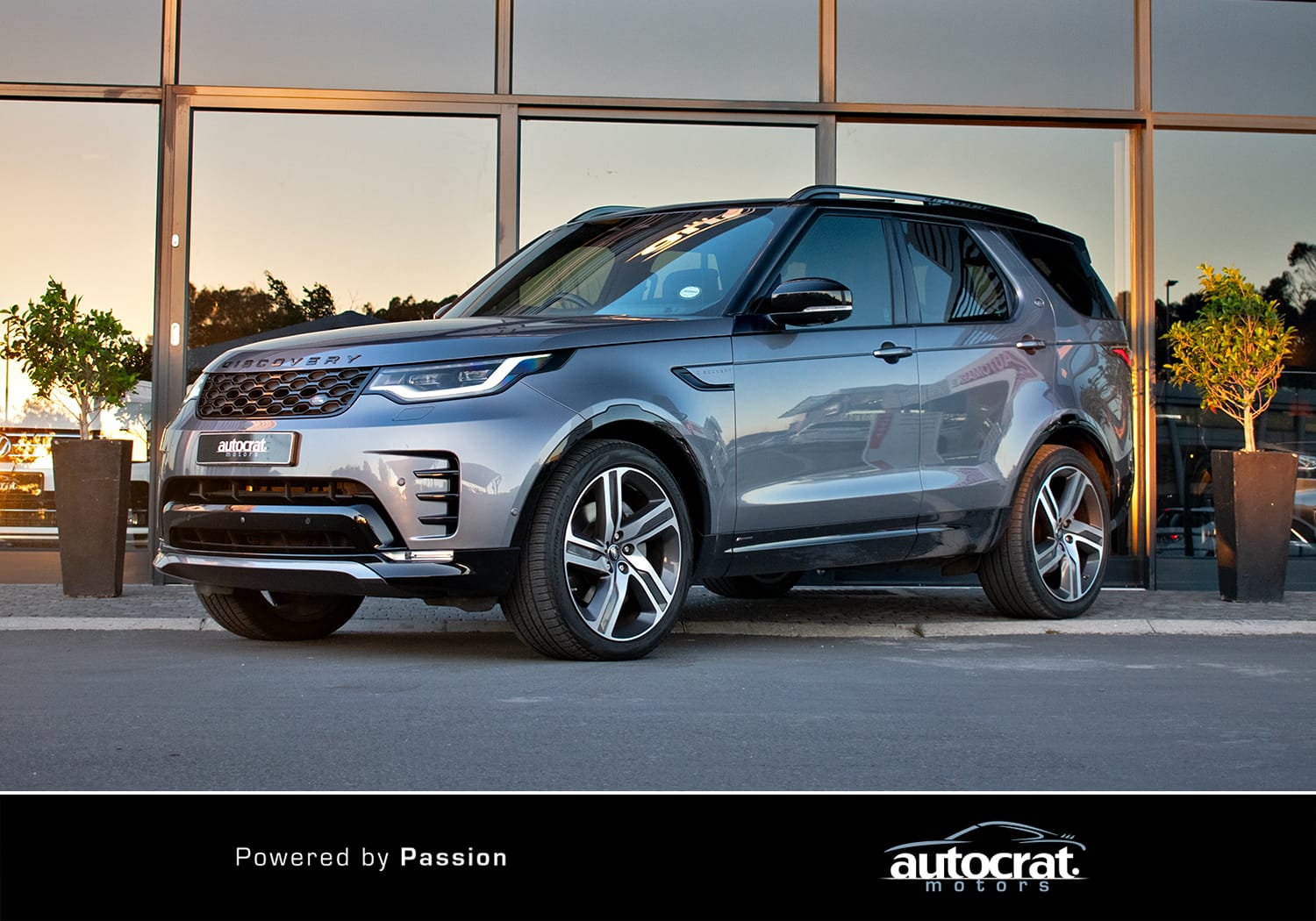 2021 Land Rover Discovery D300 R-Dynamic HSE — photo 2