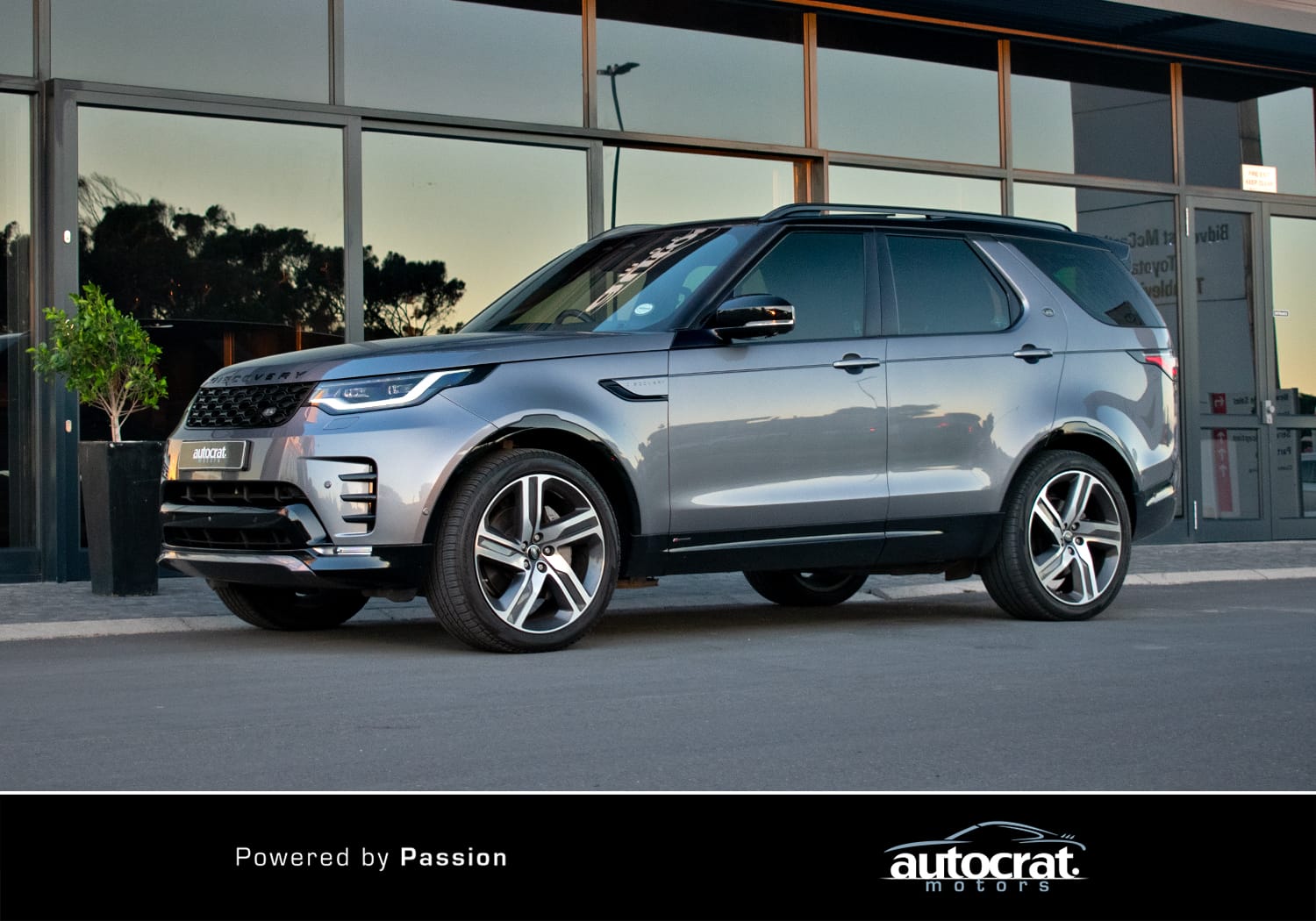 2021 Land Rover Discovery D300 R-Dynamic HSE — photo 3